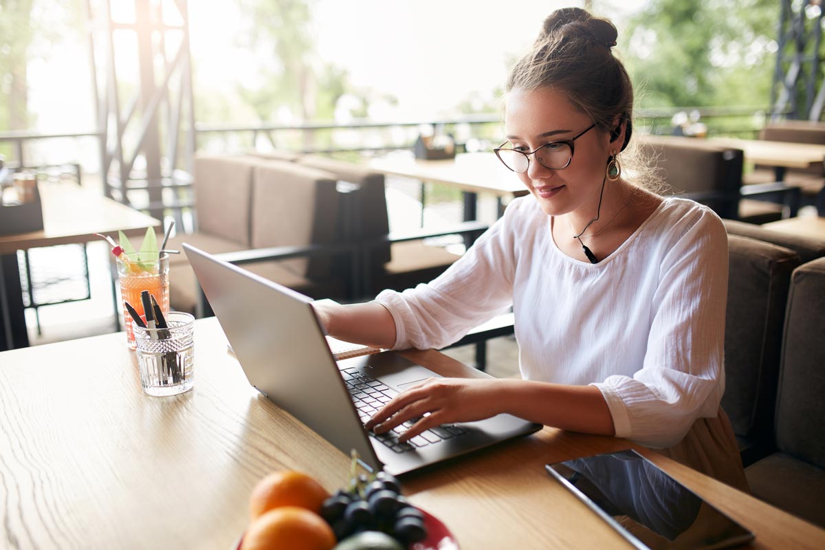 Woman at a cafe working on a laptop computer